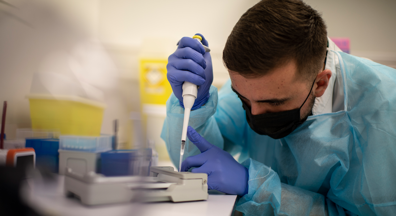 University Hospital Lyon laboratories_KRO2841 Institute of infectious agents, University Hospital Lyon – sequencing platform. Quentin Semanas, a biomedical engineer, is preparing the flow cell that will be loaded in the sequencer.