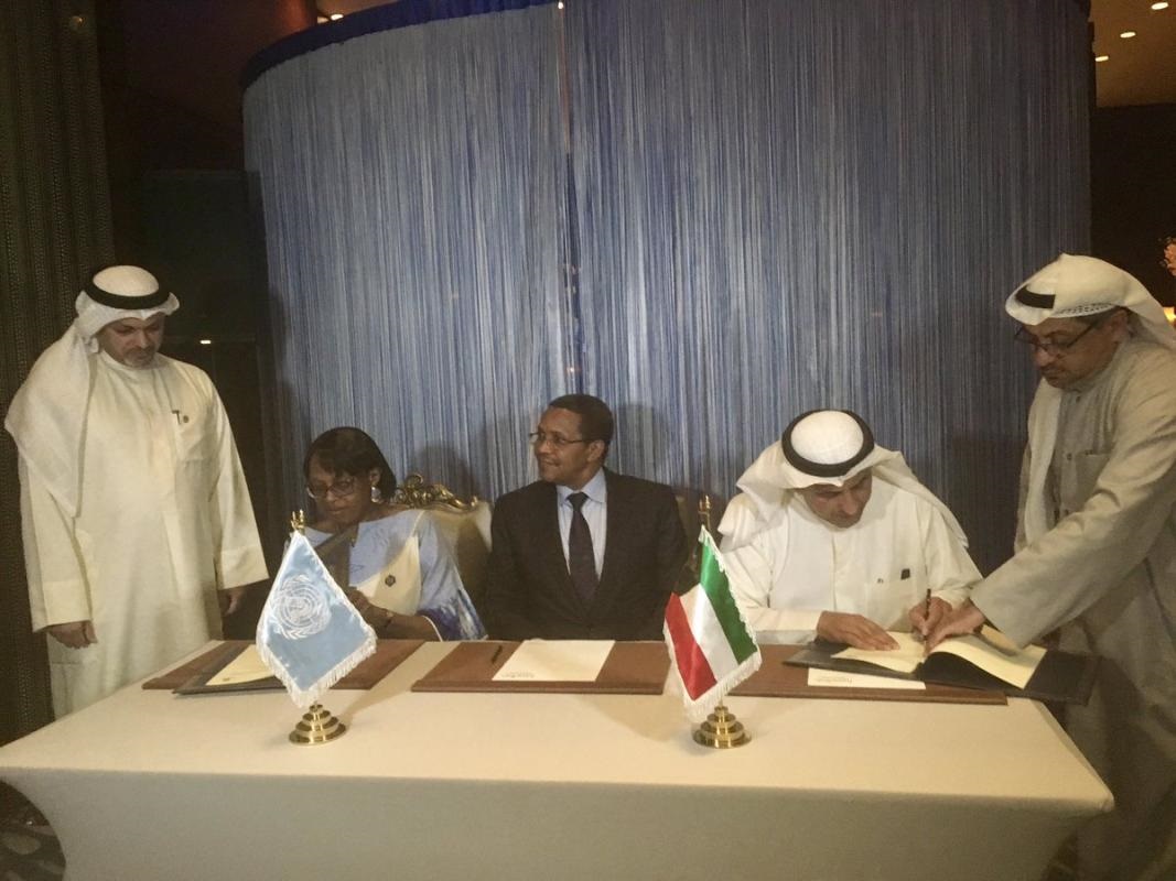 WHO AFRO RD, Dr Matshidiso Moeti and The DG of the Kuwait Fund, H.E. Abdulwahab Al-Bader sign agreement ©Kuwait Fund