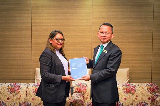 The Regional Director met Mr. Somsak Thepsutin, Minister of Public Health of Thailand