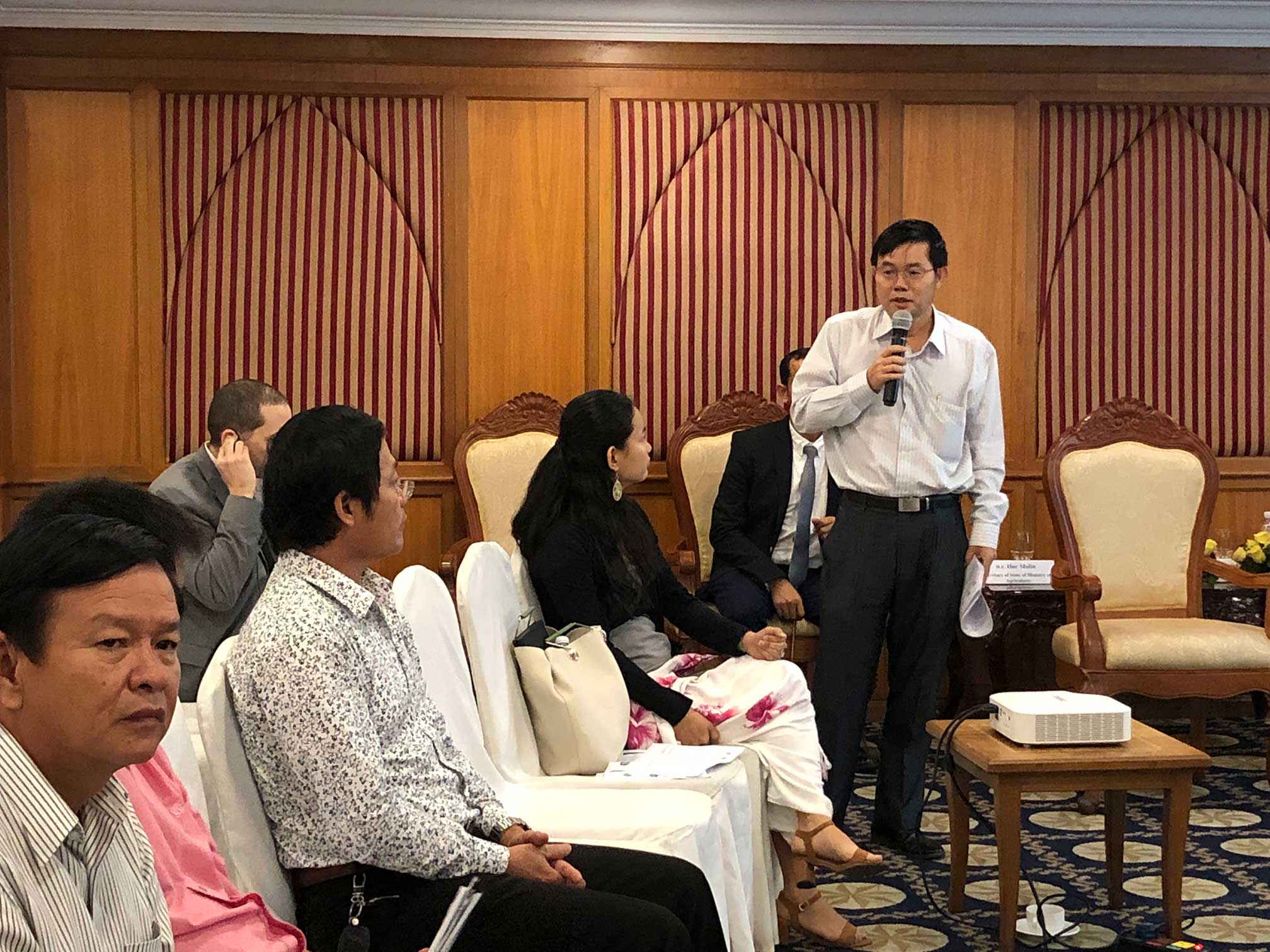 Photo3---insert--story-Cambodia-launched-multisectoral-action-plan-on-AMR-23-Dec-2019