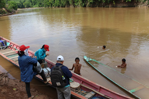 polio-vaccine-luang-photo4-enjoying-pm-sun polio-vaccine-luang-photo4-enjoying-pm-sun
