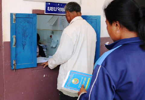 20180528-khamxay-brought-family-book-480