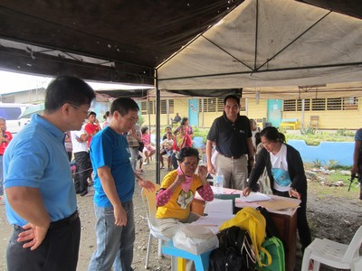 Dr Woo-Jin Lew, the Acting WHO Representative in the Philippines, visited one of the health posts set up after Typhoon Pablo rendered thousands of people homeless in Davao . Also in photo are: Dr Gerrie Medina and Dr Art Pesigan