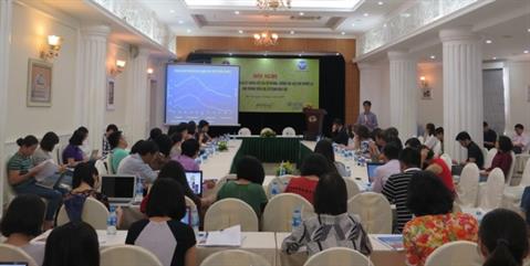 Local journalists and editors participate in workshop on reporting anti-tobacco initiatives. Local journalists and editors participate in workshop on reporting anti-tobacco initiatives.