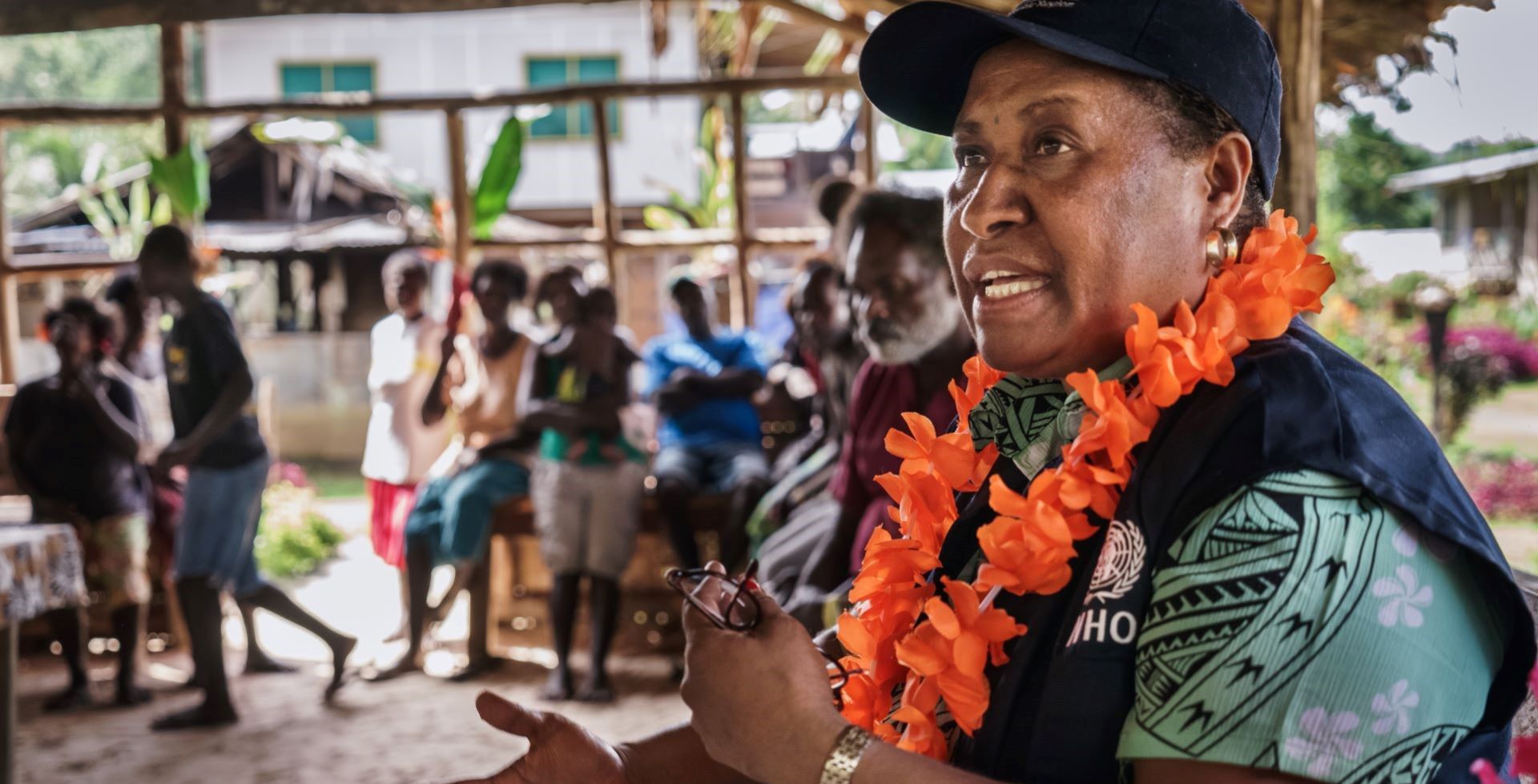 WP9056 A WHO staff member in Papua New Guinea visits the community