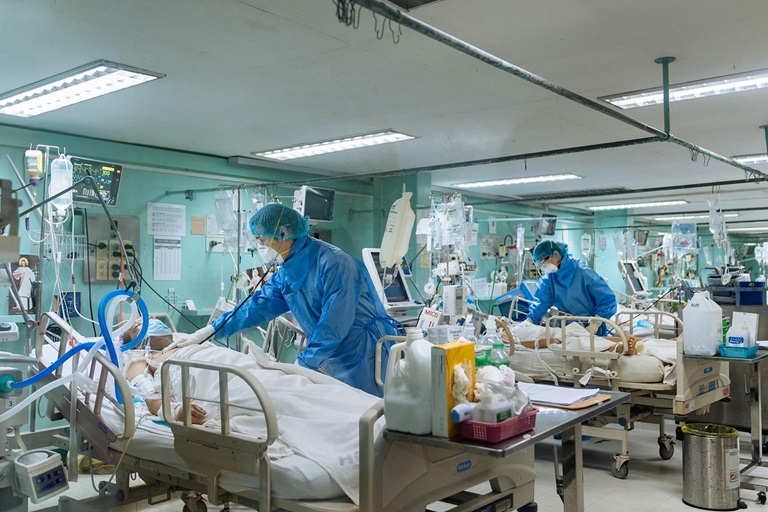 Health security Doctors look over patients with COVID-19 wearing personal protective equipment.